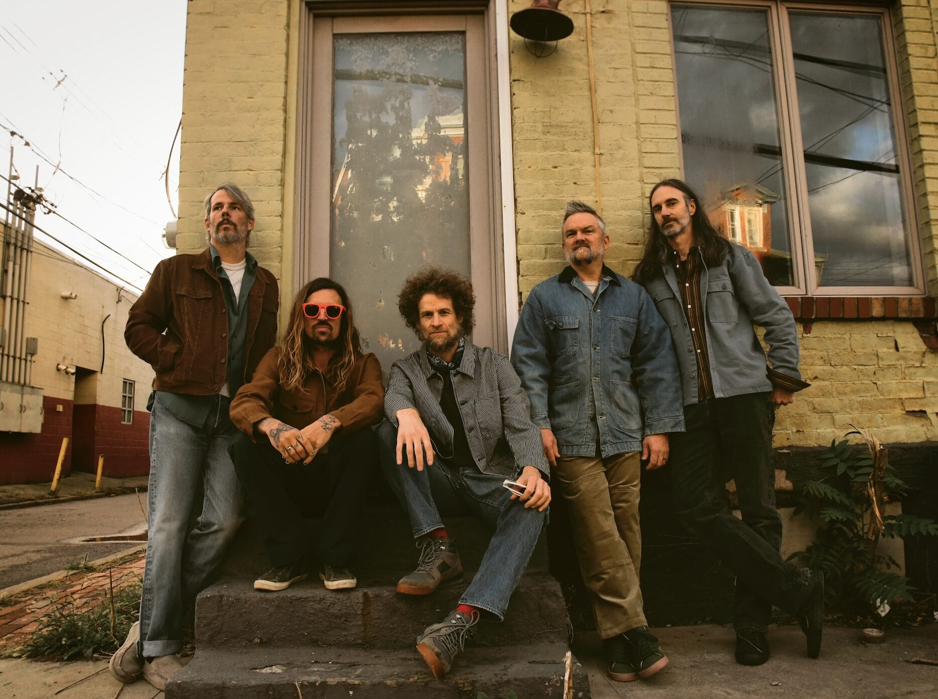 Listen: Dispatch Reveal New Single “Whisk Me Away,” Preview New LP ‘Yellow Jacket’